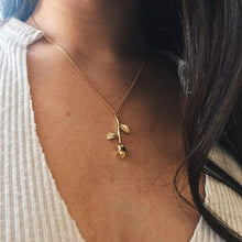 Load image into Gallery viewer, Gold color crystal necklace