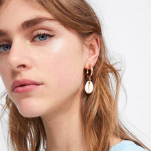 Load image into Gallery viewer, Shel Earrings