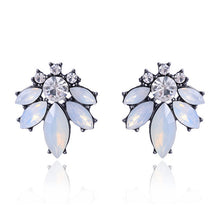 Load image into Gallery viewer, Vintage Antique Golden Earrings