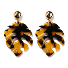 Load image into Gallery viewer, Gold  Heart Earring